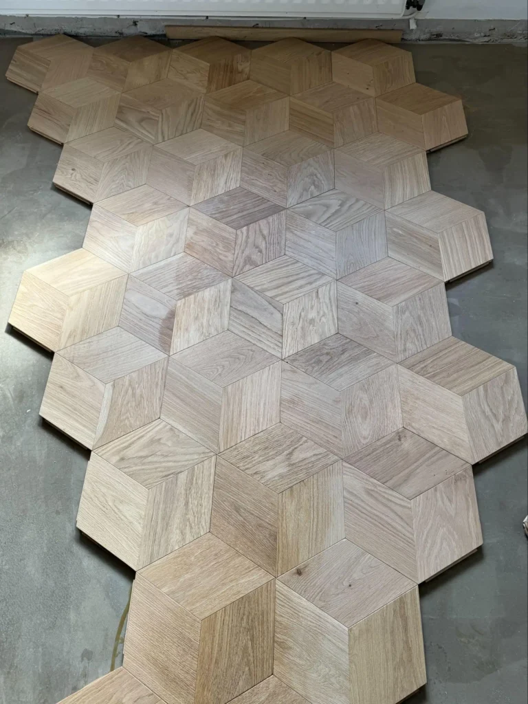 Light wood hexagonal parquet flooring tiles in 3D pattern