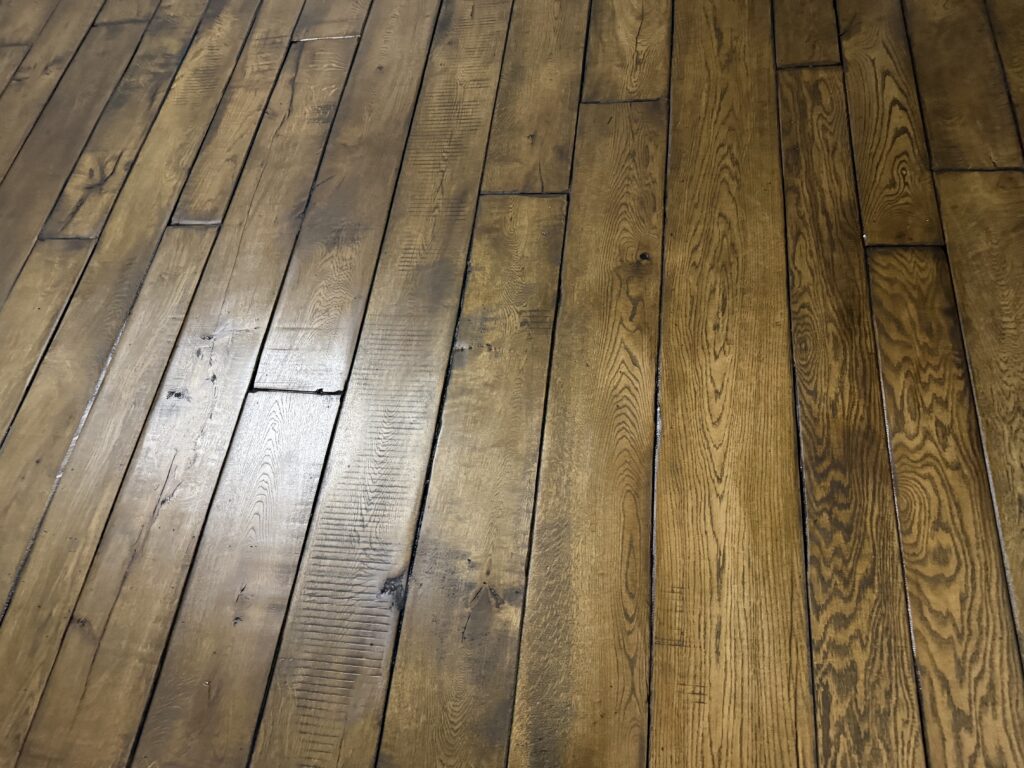Wooden floor with staggered plank pattern and natural grain texture